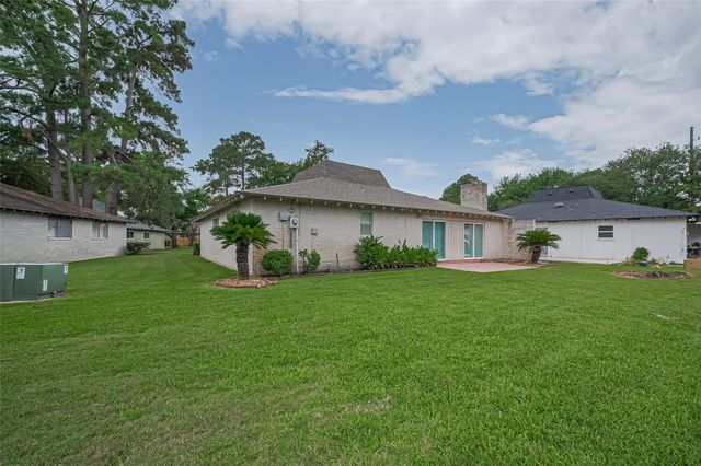 24 Champions Colony E, Houston, TX 77069