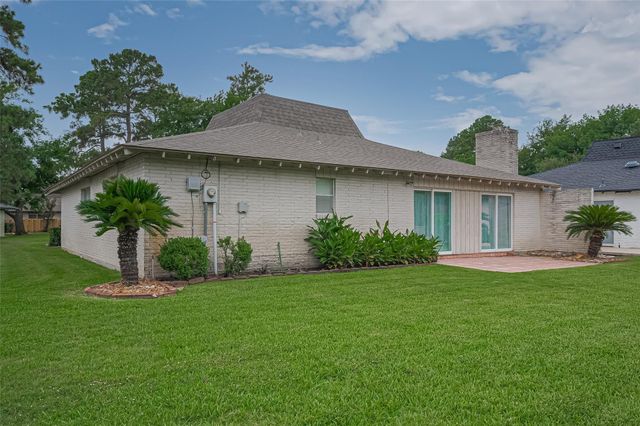 24 Champions Colony E, Houston, TX 77069