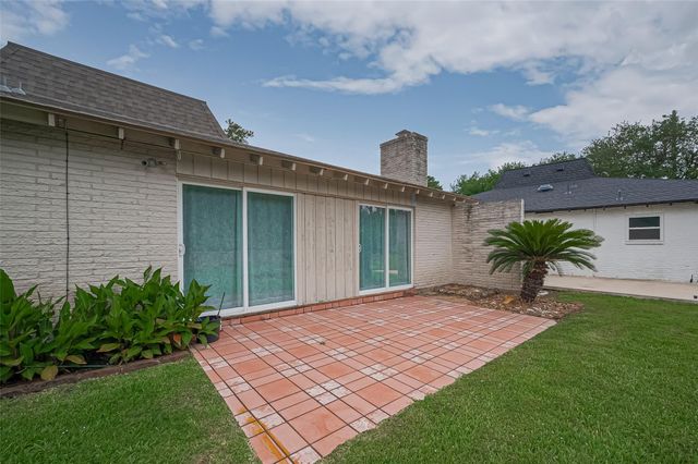 24 Champions Colony E, Houston, TX 77069