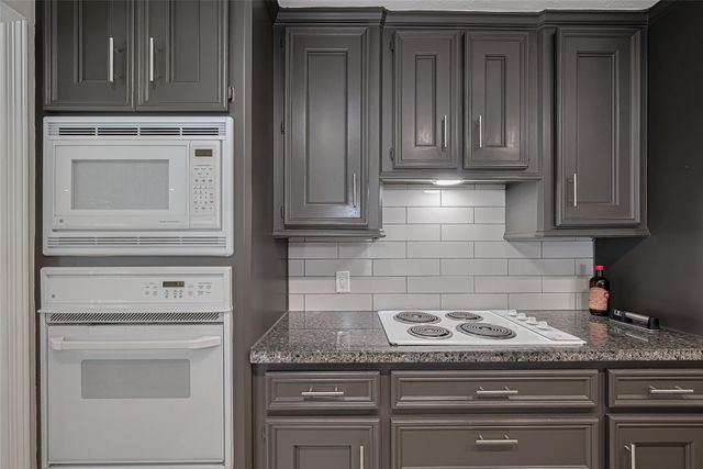 24 Champions Colony E, Houston, TX 77069