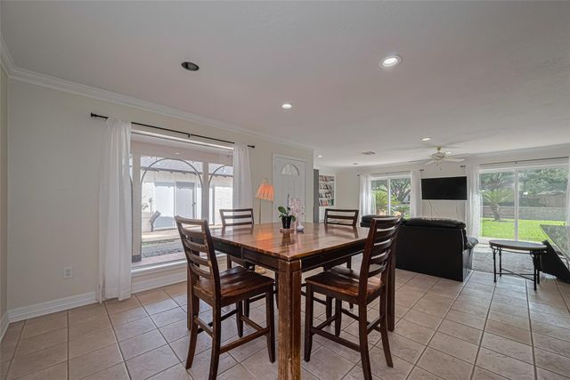 24 Champions Colony E, Houston, TX 77069