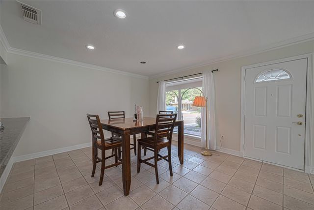24 Champions Colony E, Houston, TX 77069
