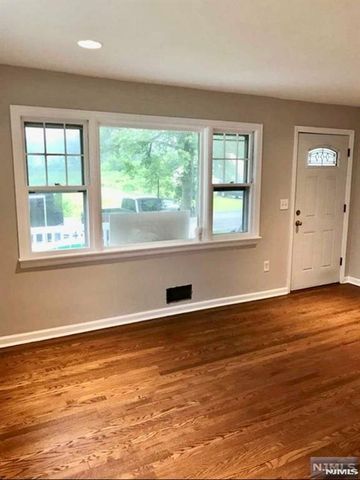 15 Brook Street, Mahwah, NJ 07430