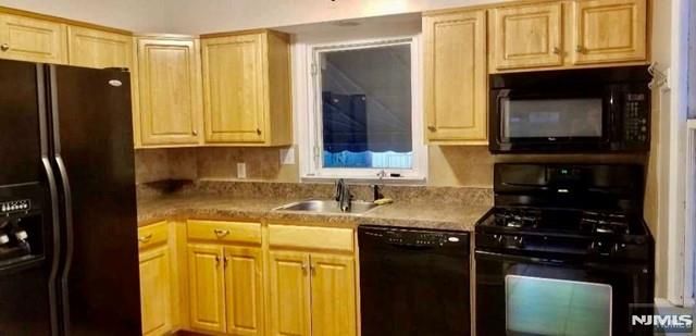 15 Brook Street, Mahwah, NJ 07430