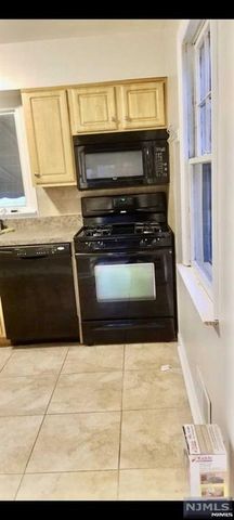 15 Brook Street, Mahwah, NJ 07430