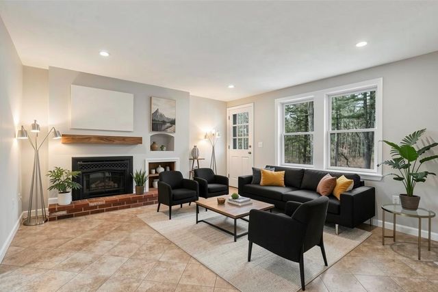 20 French Court, Merrimack, NH 03054