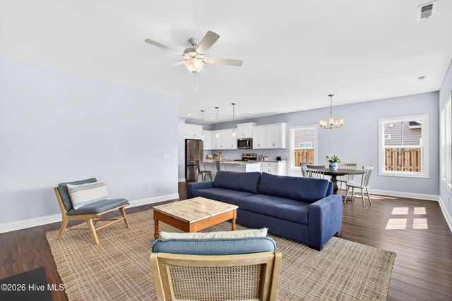 75 W Weatherbee Way, Hampstead, NC 28443