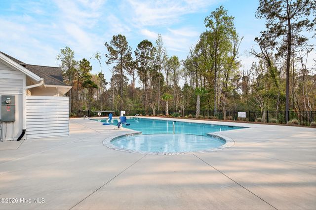 75 W Weatherbee Way, Hampstead, NC 28443