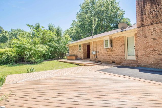 631 Pine Hill Drive, Boiling Springs, SC 29316