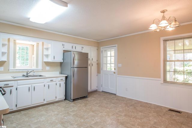 631 Pine Hill Drive, Boiling Springs, SC 29316