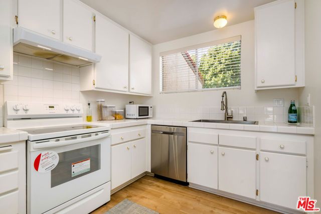 19547 Rinaldi Street 30, Porter Ranch (los Angeles), CA 91326