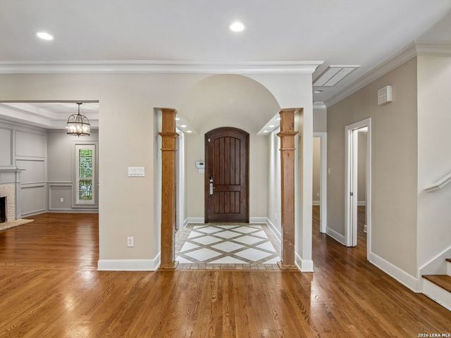 310 Castano Avenue, San Antonio, TX 78209