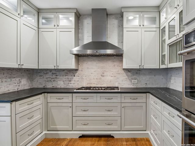 310 Castano Avenue, San Antonio, TX 78209