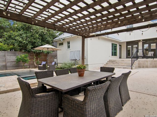 310 Castano Avenue, San Antonio, TX 78209