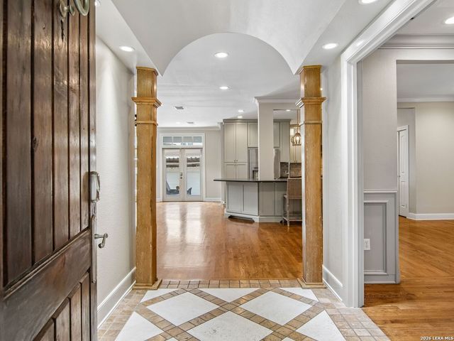 310 Castano Avenue, San Antonio, TX 78209