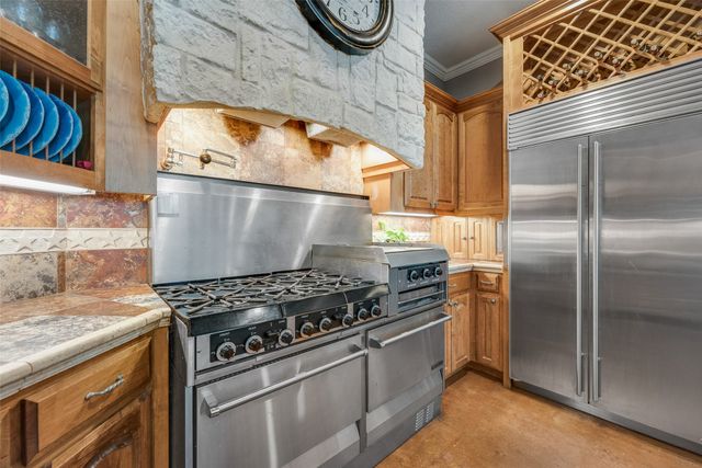 115 River Run Drive, Azle, TX 76020