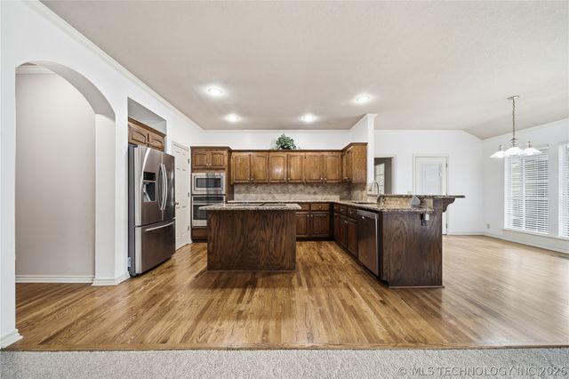 10238 S Hudson Place, Tulsa, OK 74137