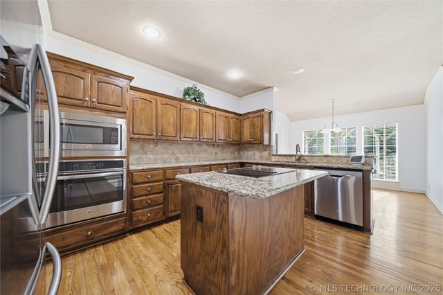 10238 S Hudson Place, Tulsa, OK 74137