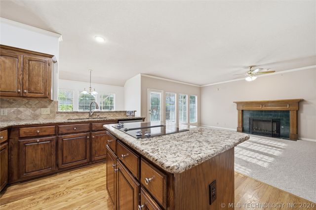 10238 S Hudson Place, Tulsa, OK 74137