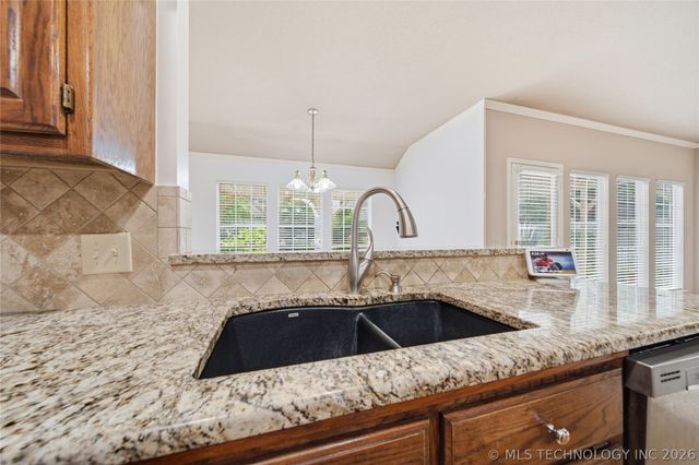 10238 S Hudson Place, Tulsa, OK 74137