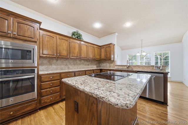 10238 S Hudson Place, Tulsa, OK 74137