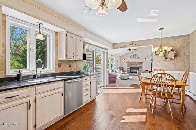 4 Ridge Lane, Clifton Park, NY 12019