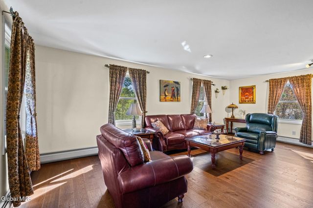 4 Ridge Lane, Clifton Park, NY 12019