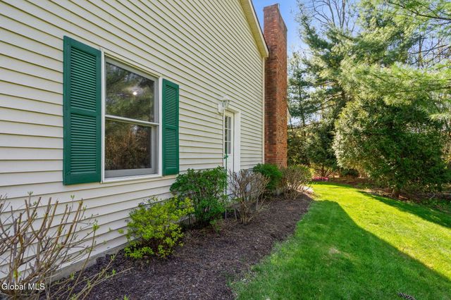 4 Ridge Lane, Clifton Park, NY 12019