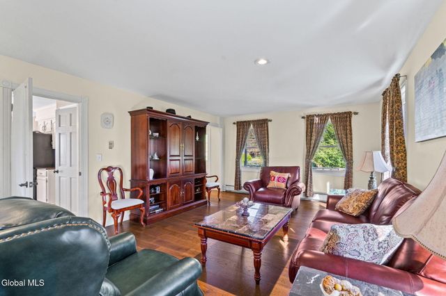 4 Ridge Lane, Clifton Park, NY 12019