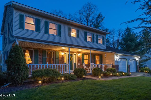 4 Ridge Lane, Clifton Park, NY 12019