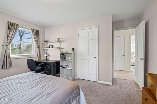 4 Ridge Lane, Clifton Park, NY 12019