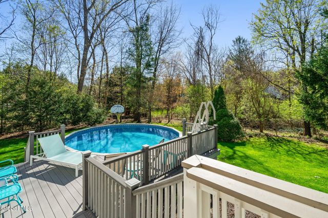 4 Ridge Lane, Clifton Park, NY 12019