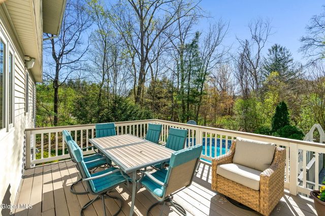 4 Ridge Lane, Clifton Park, NY 12019