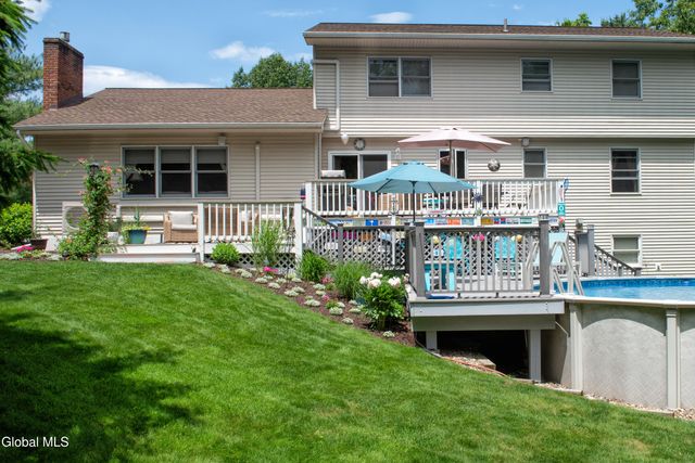 4 Ridge Lane, Clifton Park, NY 12019