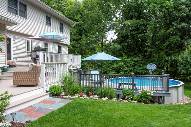 4 Ridge Lane, Clifton Park, NY 12019