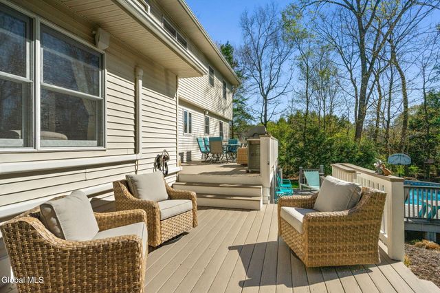 4 Ridge Lane, Clifton Park, NY 12019