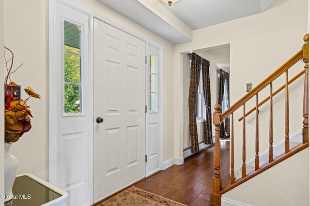 4 Ridge Lane, Clifton Park, NY 12019