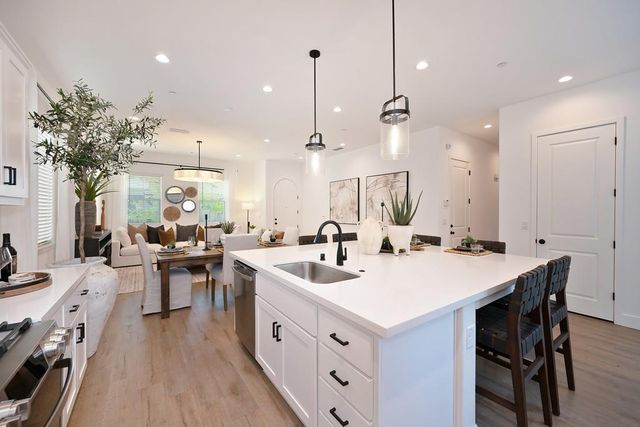 2327 5th Ave, Sacramento, CA 95818