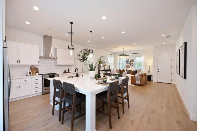 2327 5th Ave, Sacramento, CA 95818