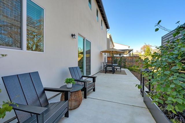 2327 5th Ave, Sacramento, CA 95818