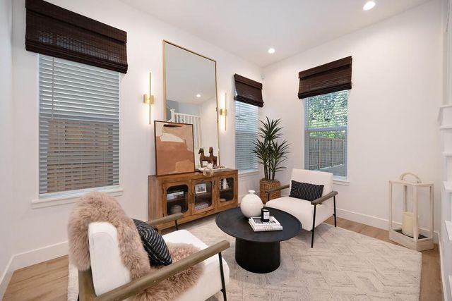 2327 5th Ave, Sacramento, CA 95818