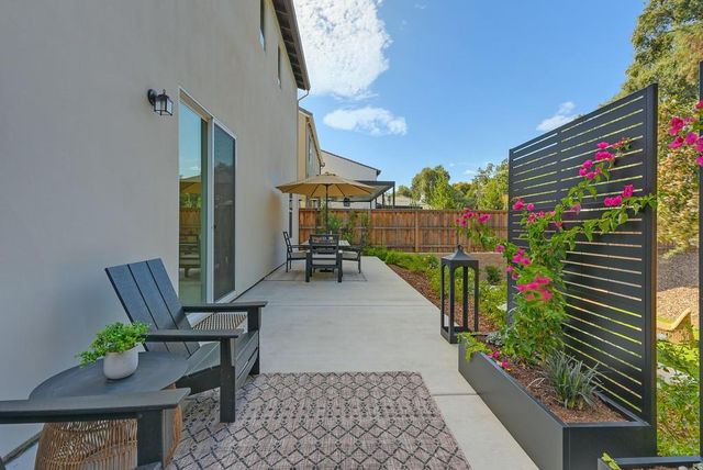 2327 5th Ave, Sacramento, CA 95818