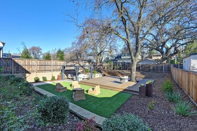 2327 5th Ave, Sacramento, CA 95818