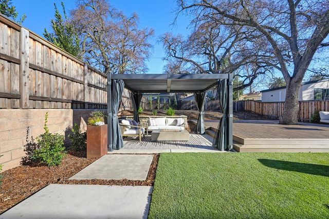 2327 5th Ave, Sacramento, CA 95818