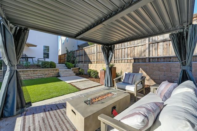 2327 5th Ave, Sacramento, CA 95818