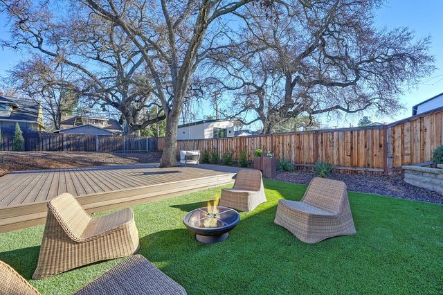 2327 5th Ave, Sacramento, CA 95818