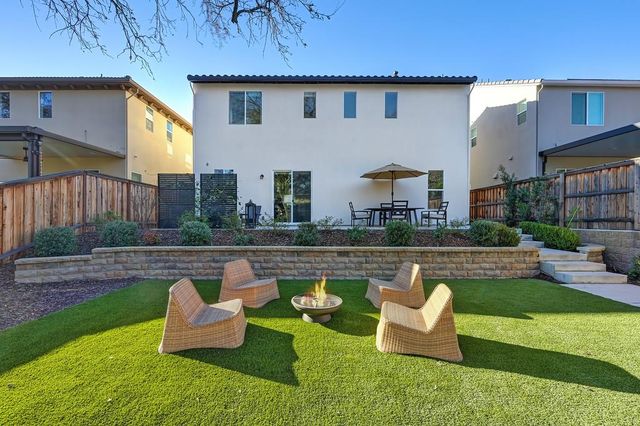 2327 5th Ave, Sacramento, CA 95818