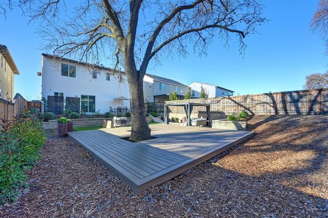 2327 5th Ave, Sacramento, CA 95818