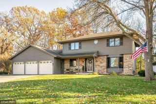18977 Ellie Lane, Eden Prairie, MN 55346