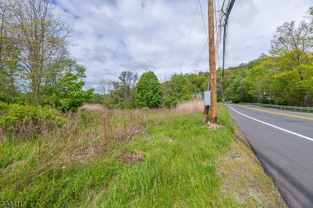 28 Brooklyn Stanhope Rd, Hopatcong Boro, NJ 07874